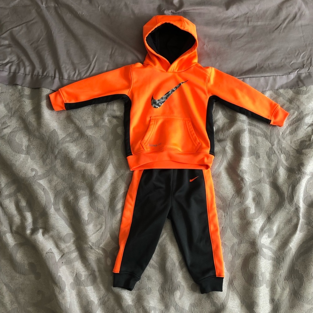Nike Therma-Fit Suit Size 18M